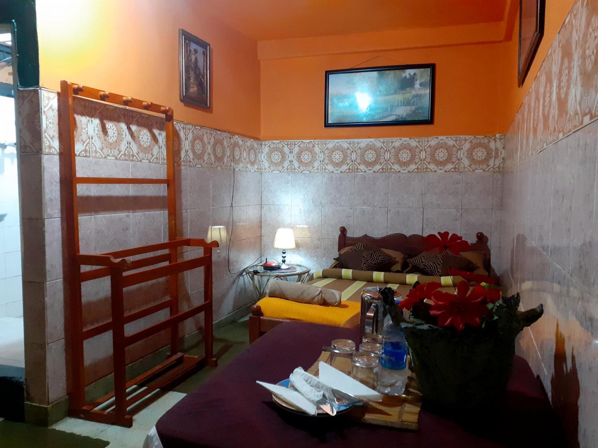Cool Land Hot Hut Rooms & Restaurant Nuwara Eliya Exterior photo